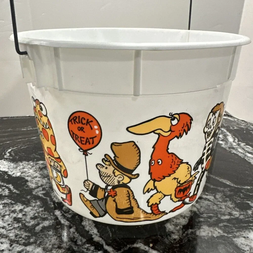 Vintage Shamrock Industries Halloween pail metal handle trick or treaters